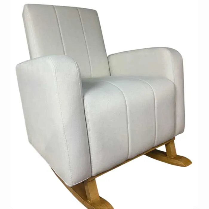 Mecedora tapizada vanguardista en blanco con costuras verticales y balancines de madera