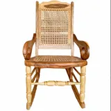 Mecedora momposina original en madera bicolor con asiento tejido en caña flecha