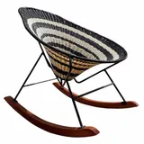 Mecedora Acapulco con tejido cerrado a rayas blanco y negro y balancines de madera